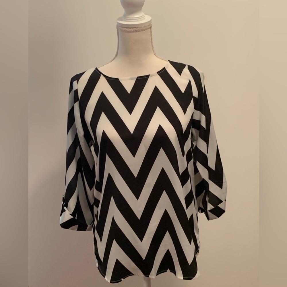 Everly Chevron Print Blouse